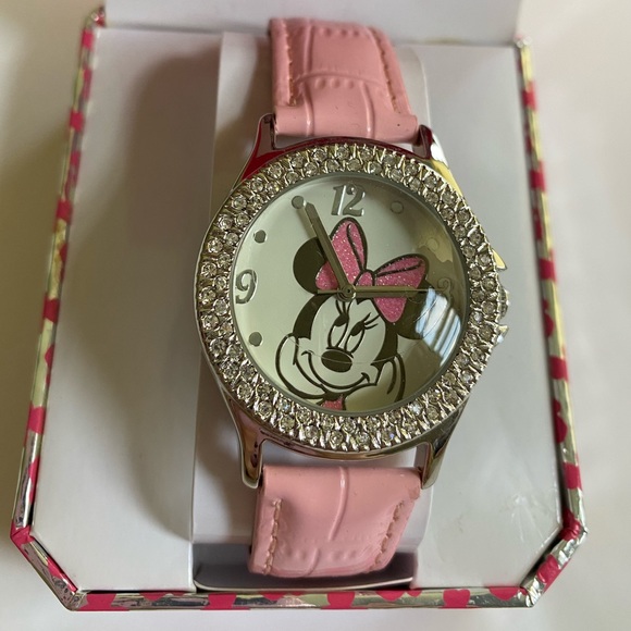 Disney’s Minnie Mouse Watch - Picture 2 of 4